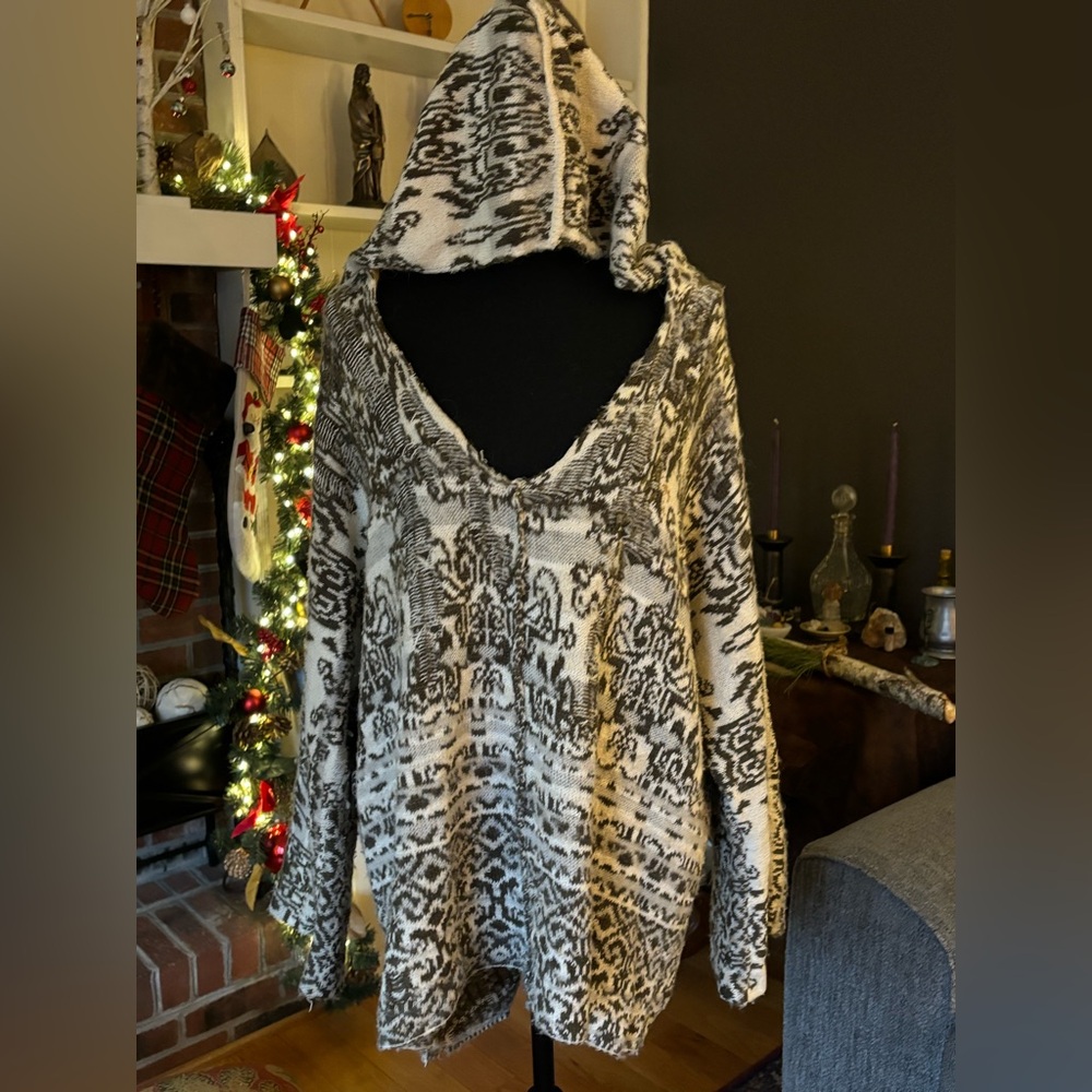 Free People Black and Cream Hooded Sweater Woman’s size M